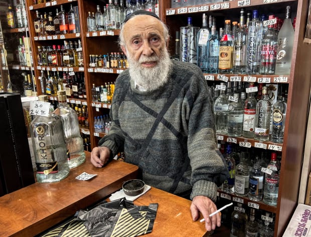 erno-weinberger-boro-park-liquor-store