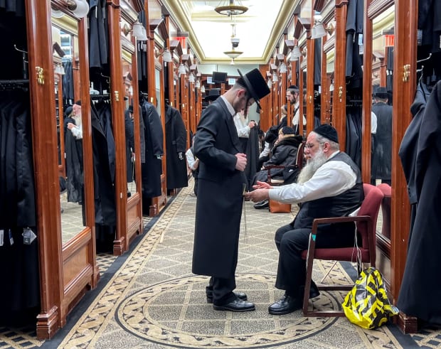 brookly-borough-park-g-and-g-men-clothing-store-hasidic-2