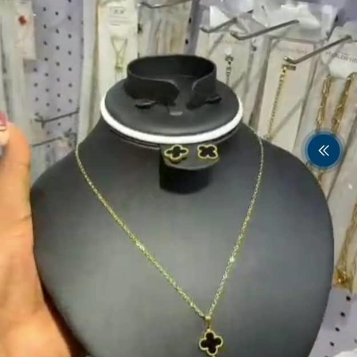 VCA NECKLACE AND BRACELET 