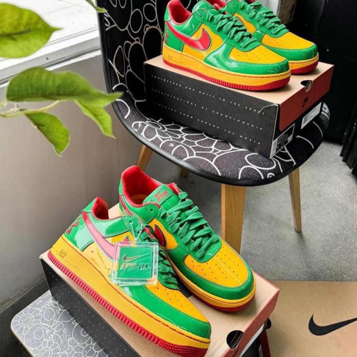 Nike sneakers multi colored