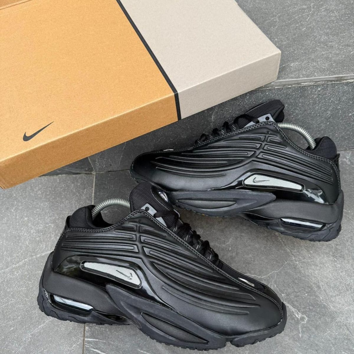 Luxury Nike (black color)