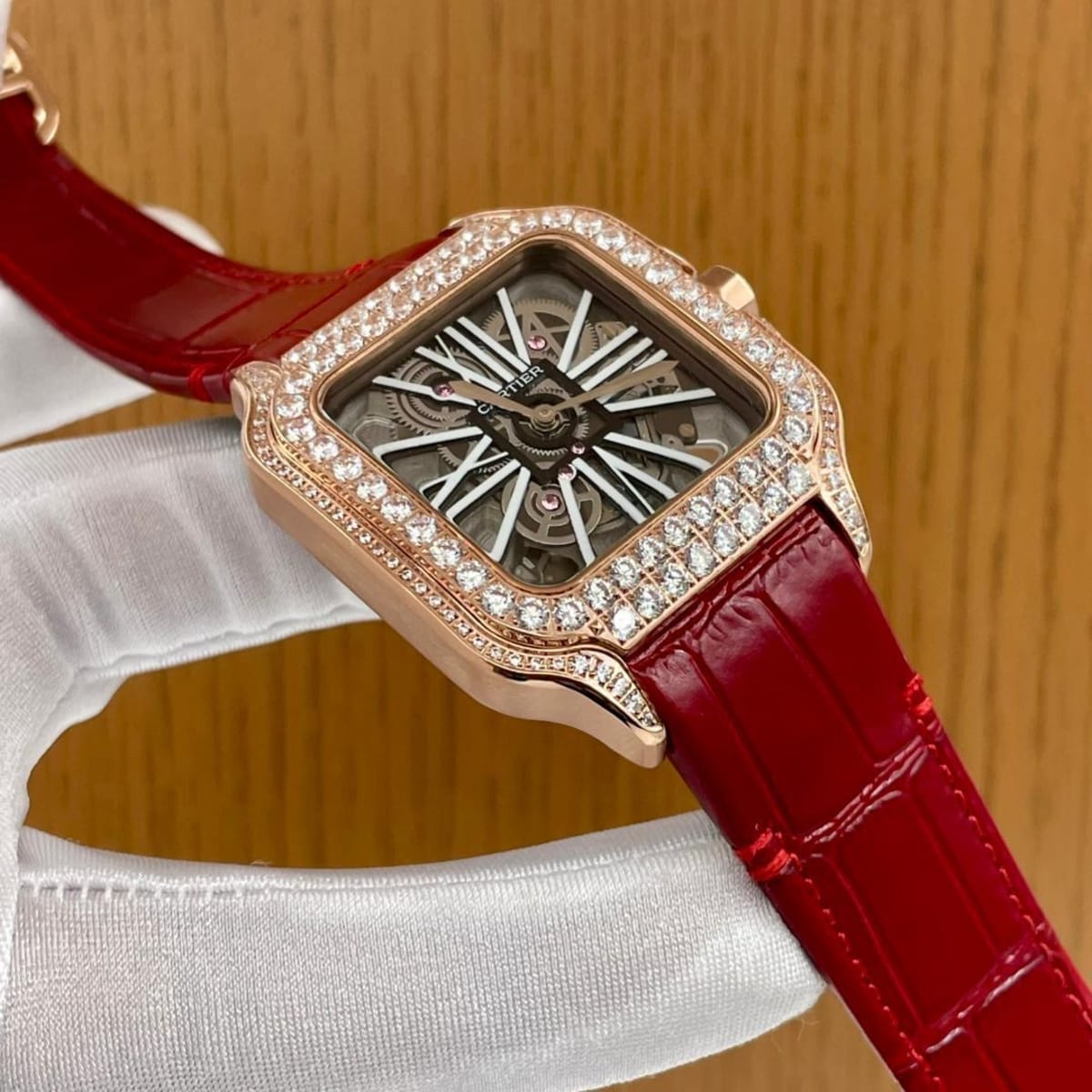 CARTIER LUXURY WATCH