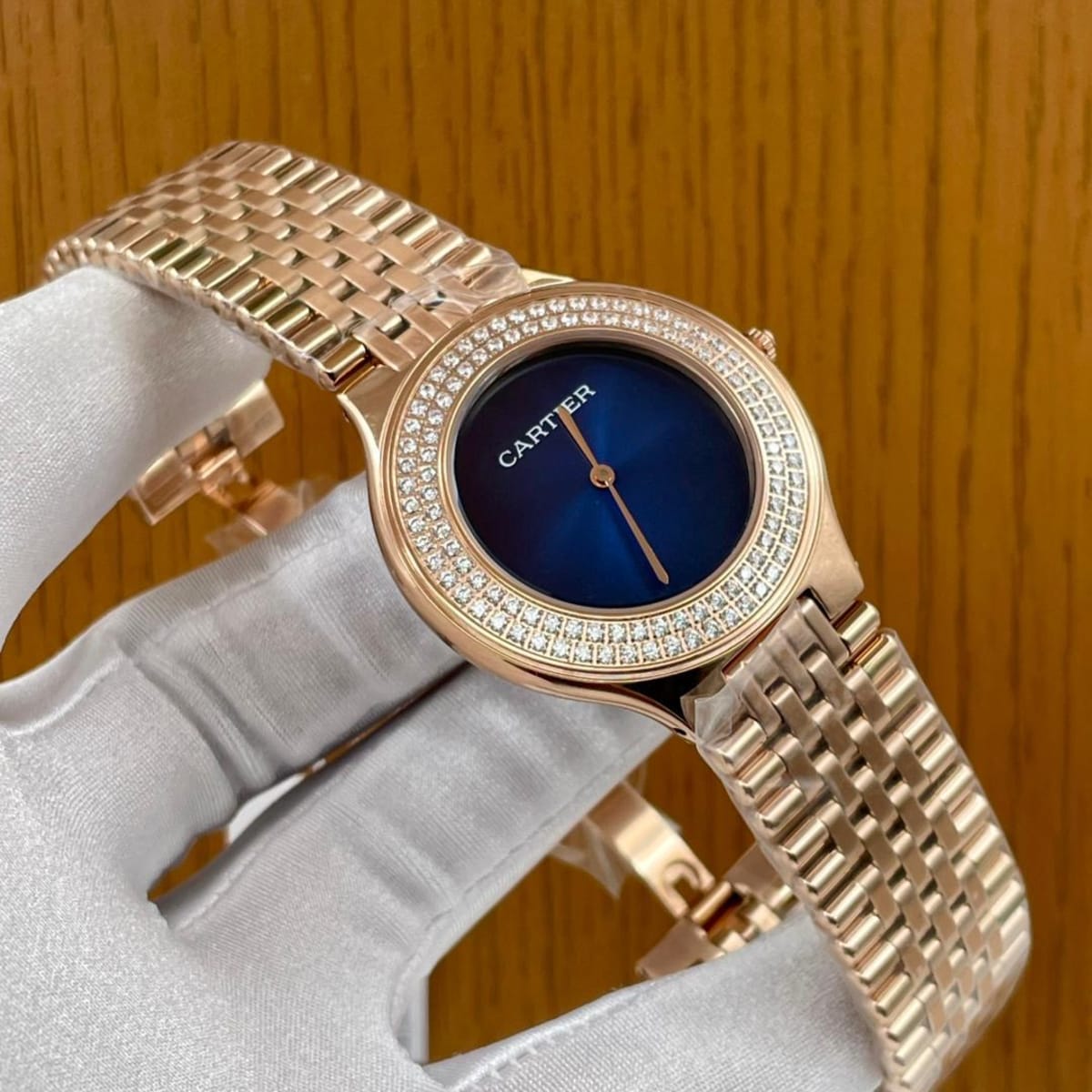 CARTIER LUXURY WATCH gold and blue interior 