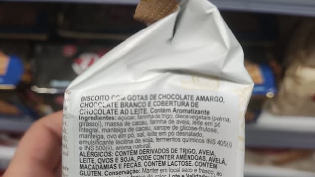 Rótulo do produto Biscoito com Gotas de Chocolate Amargo, Chocolate Branco e Cobertura de Chocolate ao Leite