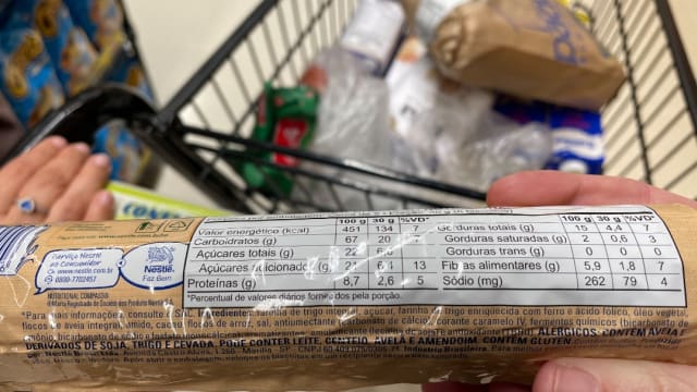Rótulo do produto Biscoito Integral Nesfit Cacau e Cereais