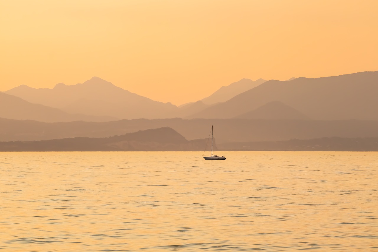 חבילות in Garda Lake
