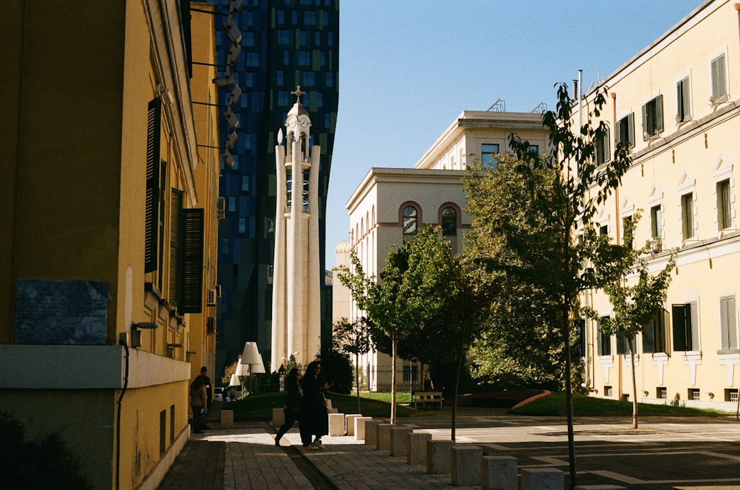 חבילות in Tirana