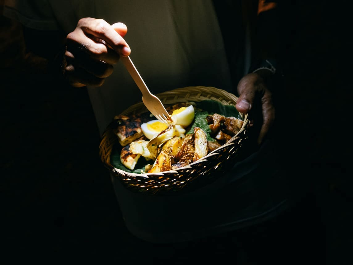 Food and community by FED in the black sand dunes.