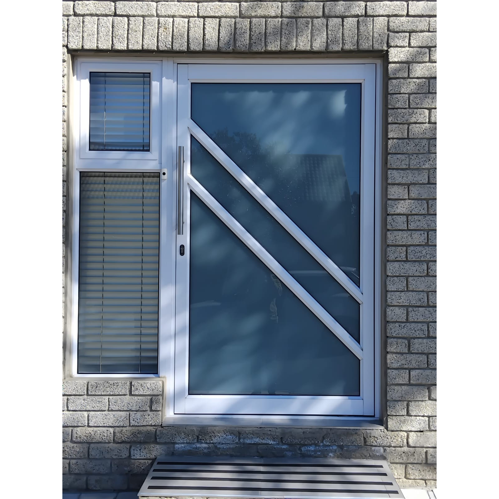 Aluminium sliding door