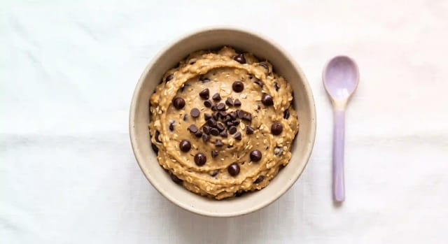 Photo de la recette Cookie dough aux pois chiches, idée de collation à 169 kcal par portion