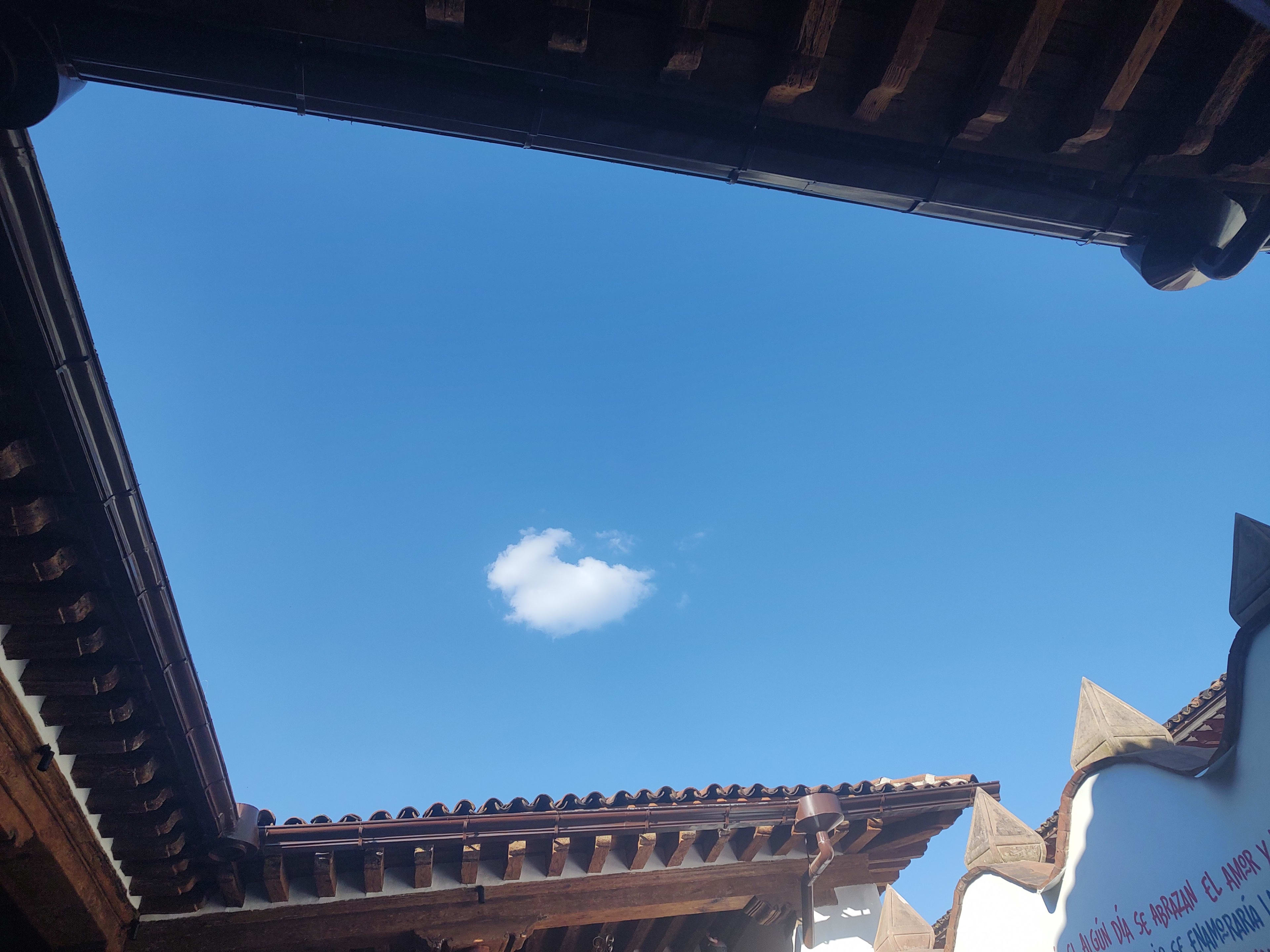 Cielo Enmarcado, Nube Solitaria