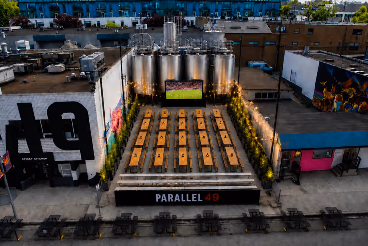 Parallel 49 户外观赛派对