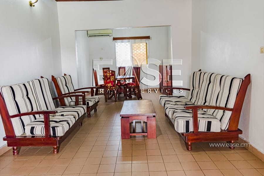 Simple 2 bedroom apartment with swimming pool and 2 minutes from the beach - Kribi, Cameroon 1