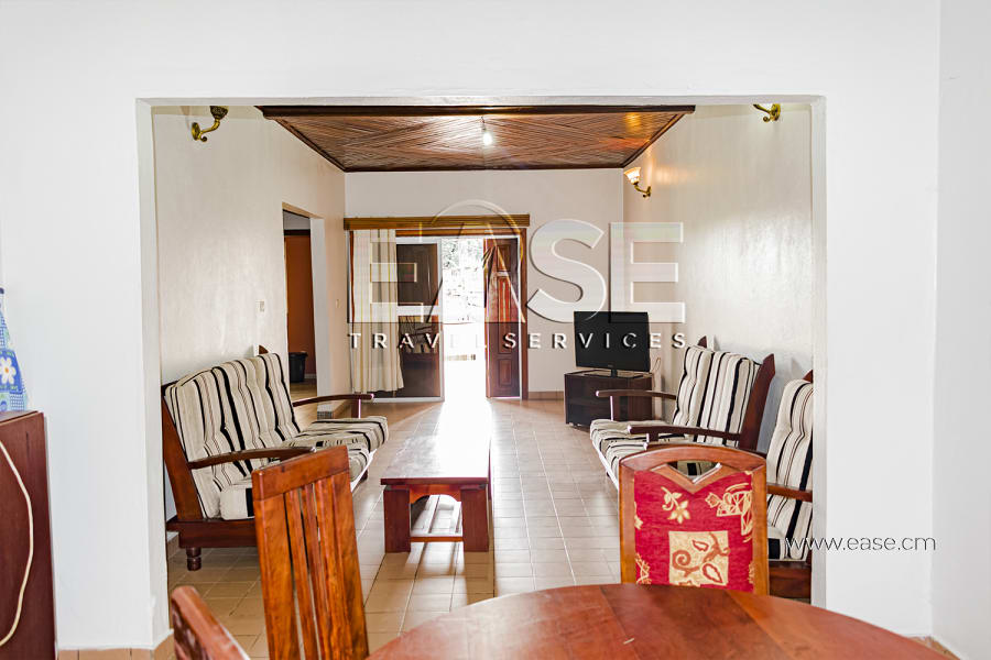 Simple 2 bedroom apartment with swimming pool and 2 minutes from the beach - Kribi, Cameroon 3