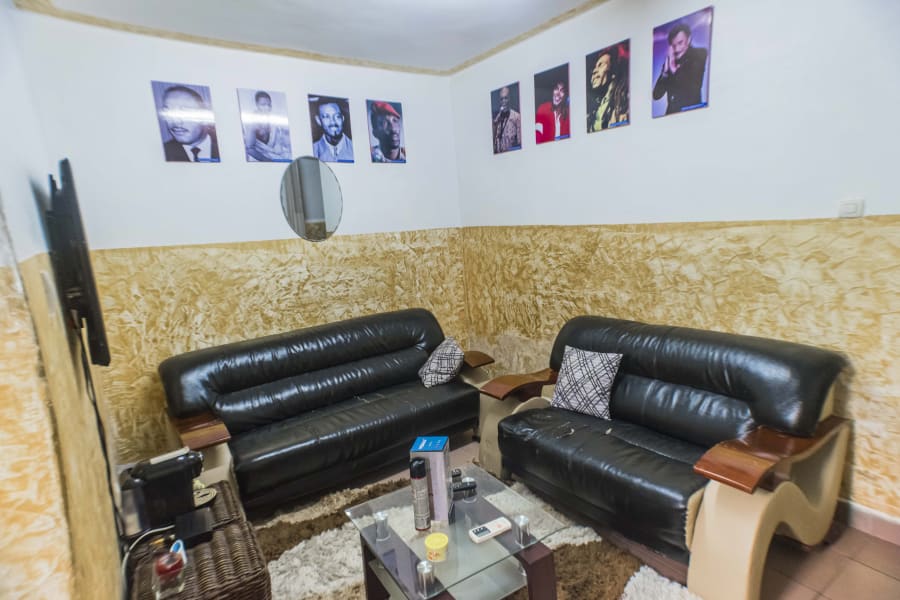 Très beau studio LG (avec compteur prépayé) - Douala, Bonapriso 6