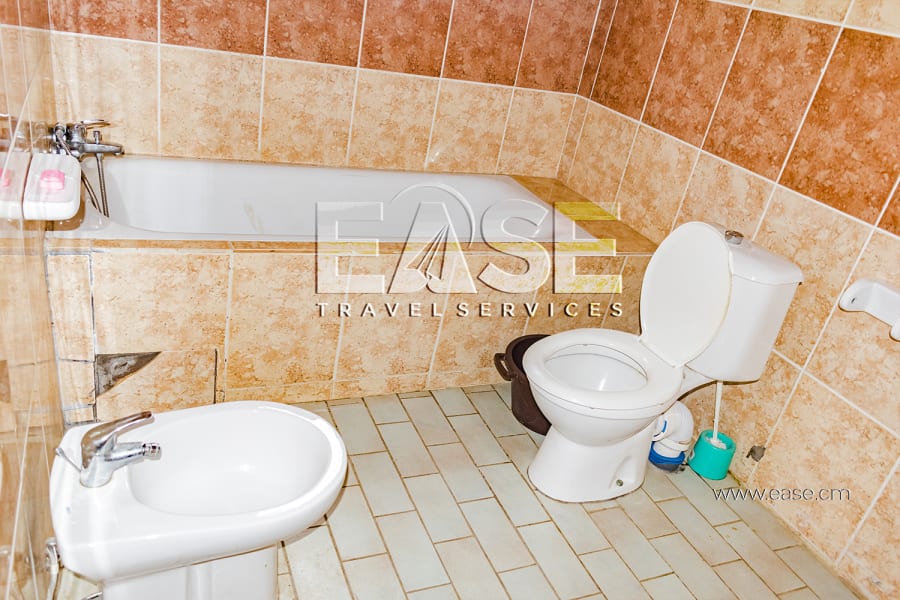 Simple 2 bedroom apartment with swimming pool and 2 minutes from the beach - Kribi, Cameroon 9