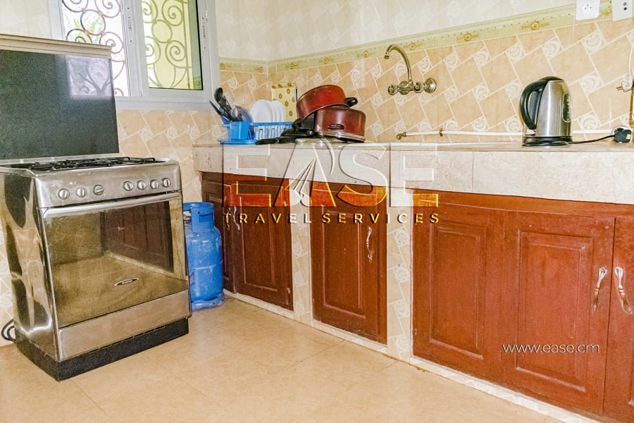 Appartement 2 chambres RLR - Yaoundé, Awae escalier 11