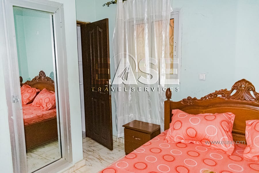Appartement 2 chambres RLR - Yaoundé, Awae escalier 6