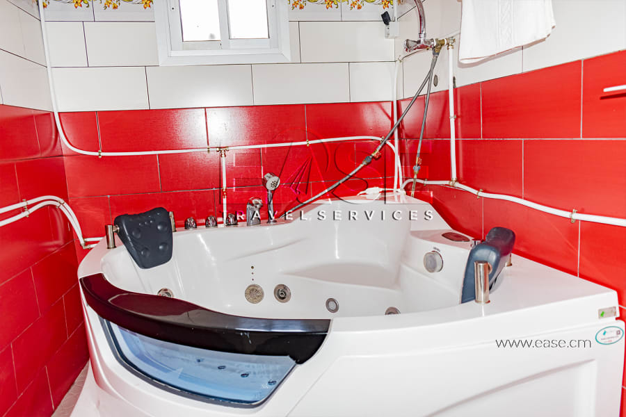 Furnished 3 bedrooms villa EA - Douala, Logpom 15