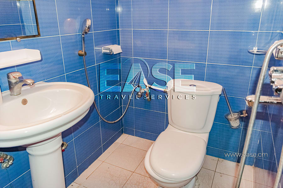 Nice 2 bedrooms apartment RLR - Yaounde, Awae escalier 16