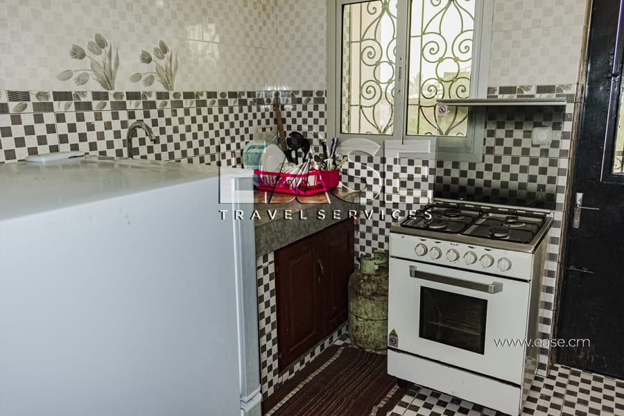 Nice 2 bedrooms apartment RLR - Yaounde, Awae escalier 12