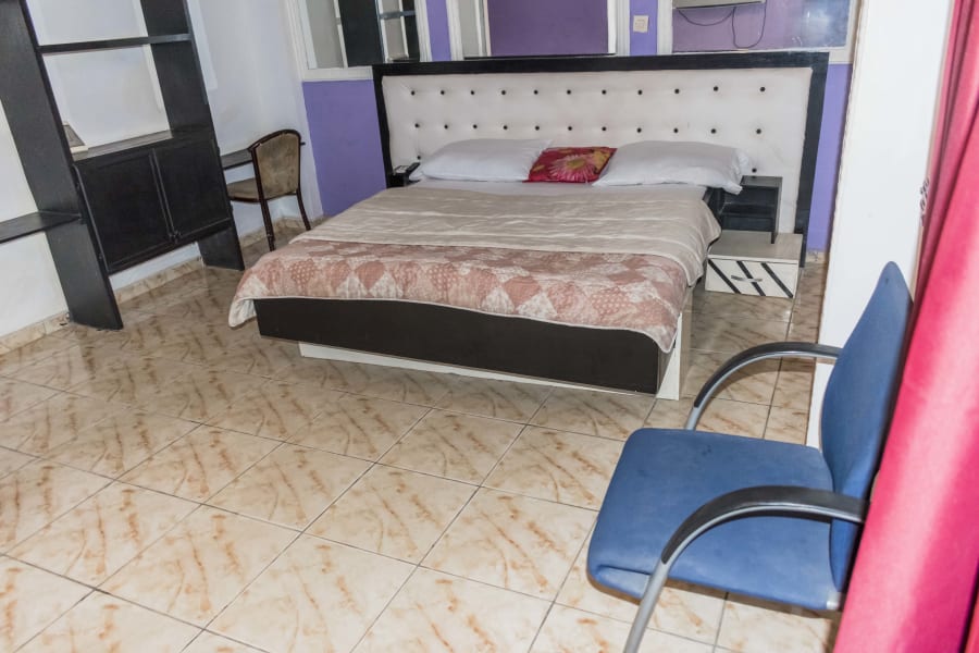 Chambre simple LA - Douala, BP cité 2
