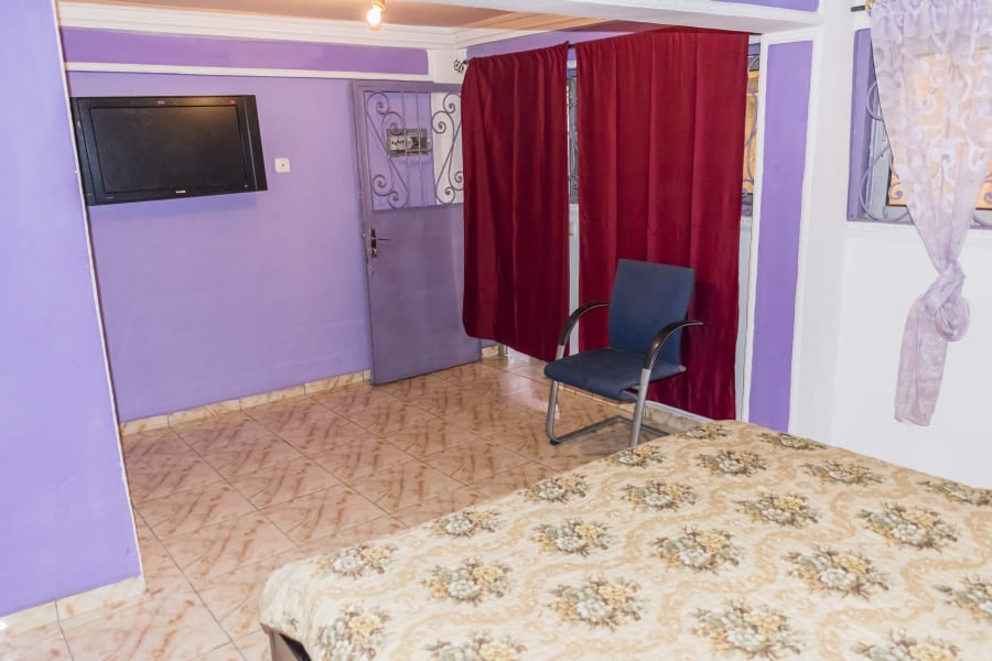 Chambre simple LA - Douala, BP cité 7