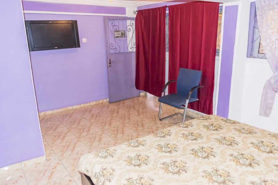 Chambre simple LA - Douala, BP cité 8