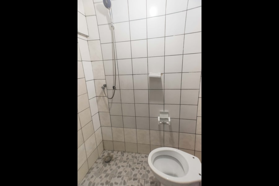 Chambre simple LA - Douala, BP cité 9
