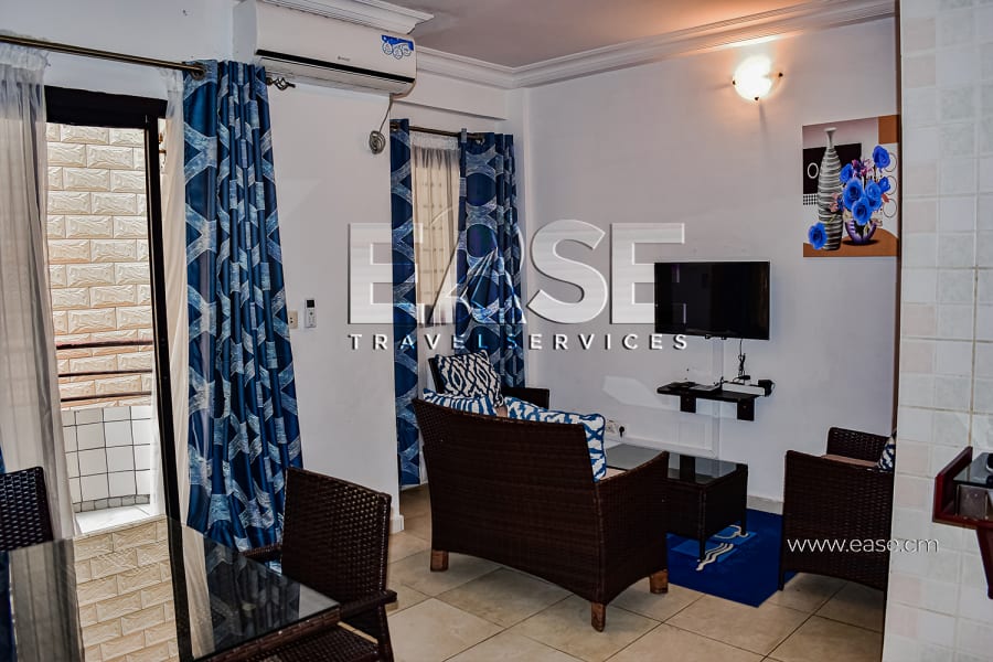 Très beau studio meublé avec piscine EYS2  - Douala, Bali  3