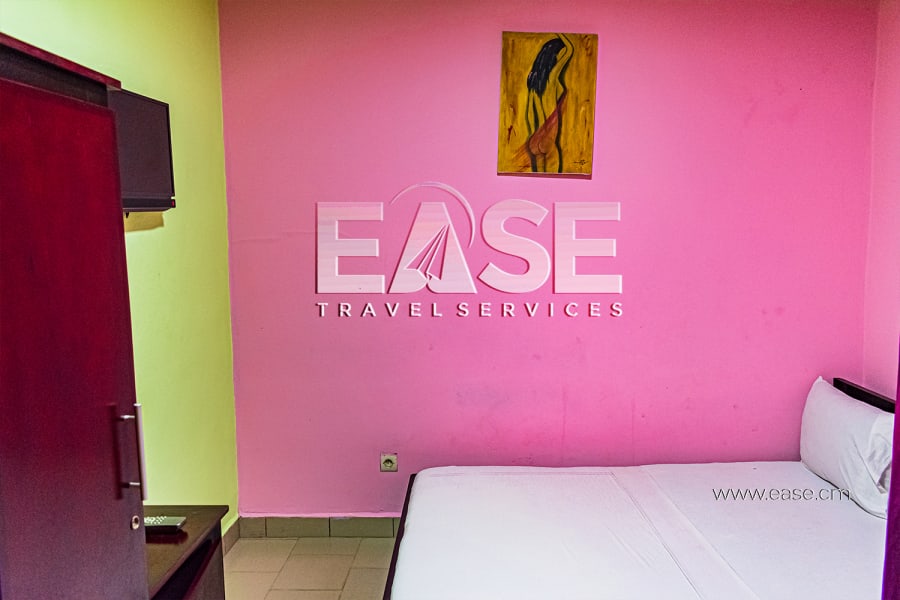 Furnished air-conditioned room with kitchen - Douala Ndogbong 4