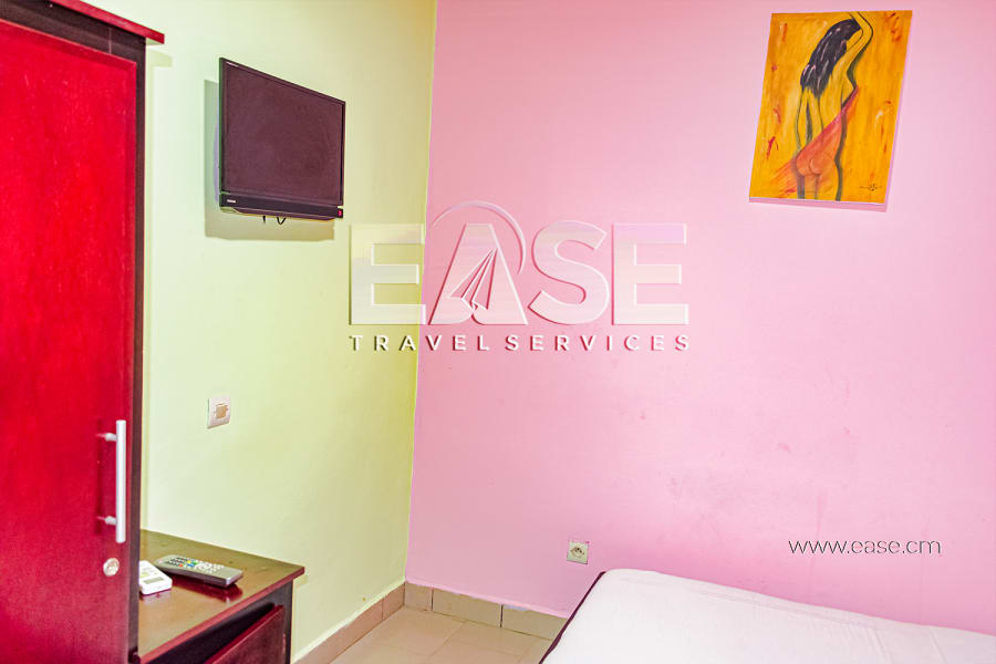 Furnished air-conditioned room with kitchen - Douala Ndogbong 5