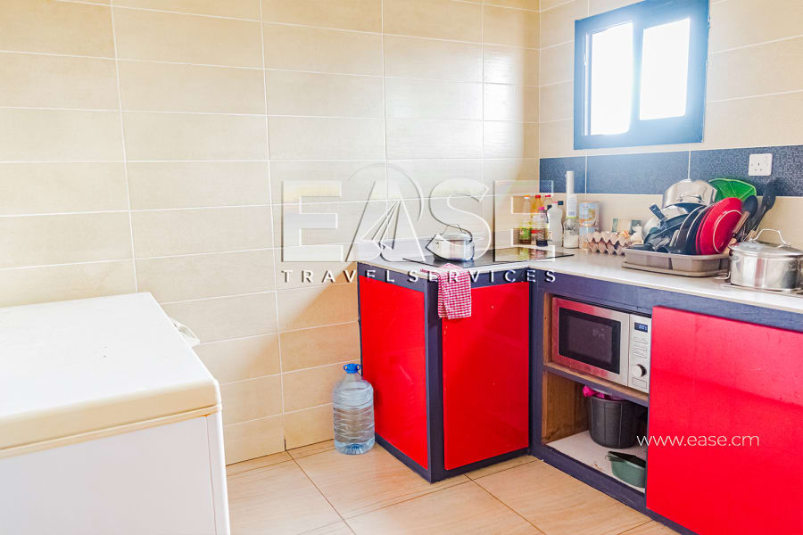 Chambre non meublée NN avec cuisine commune externe - PK8, Douala 7