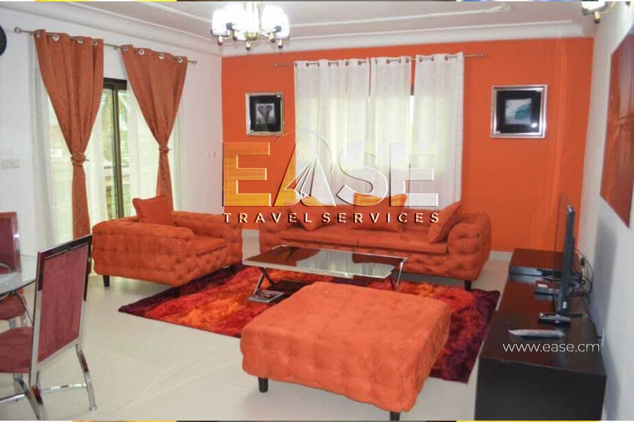 Très Bel Appartement meublé salon orange - Douala Ndogbong 2