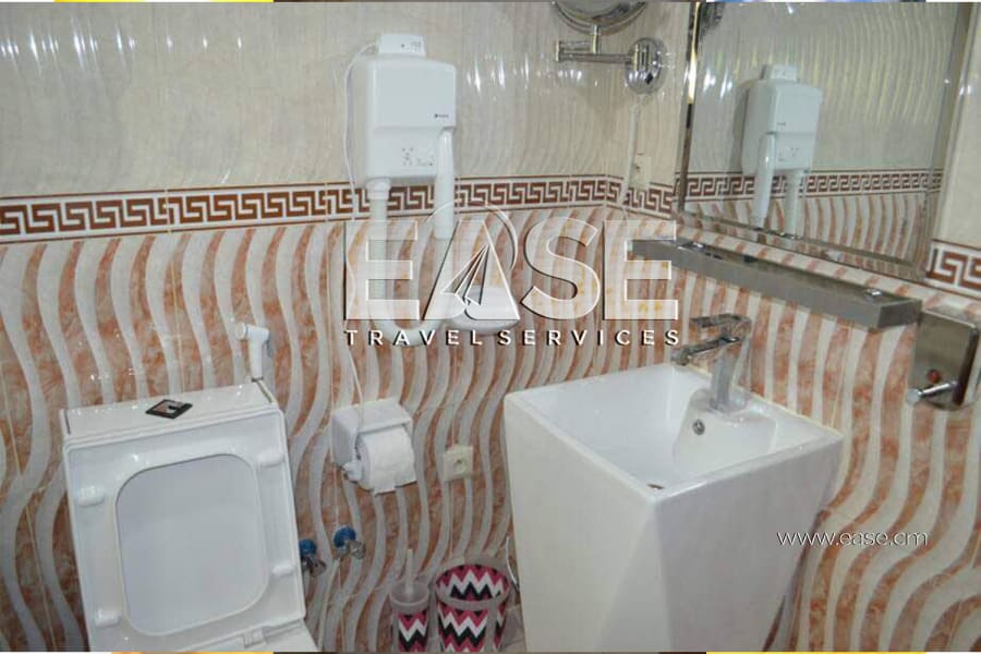Très Bel Appartement meublé salon orange - Douala Ndogbong 10