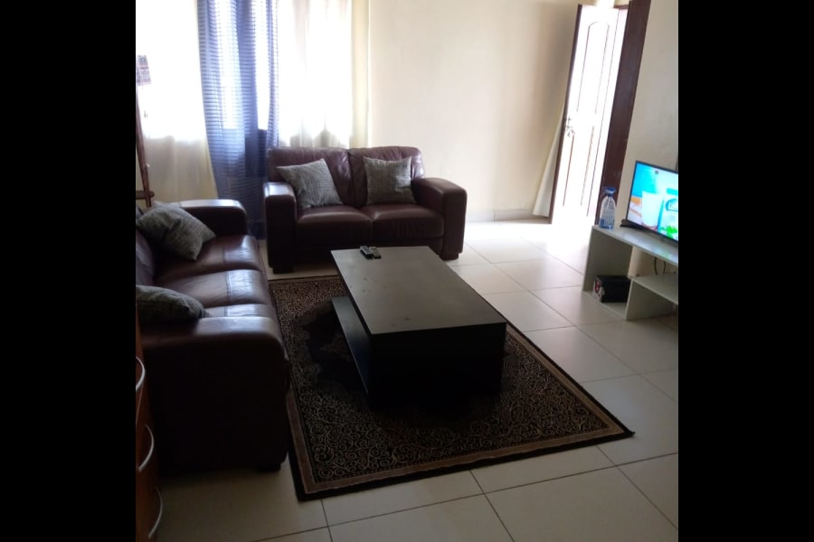 Ventilated appartment  3 bedrooms, 2 Showers -Yaounde, Mendong 3