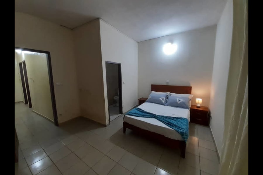 Ventilated appartment  3 bedrooms, 2 Showers -Yaounde, Mendong 4