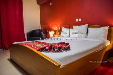 Chambre rouge LMH - Douala, Bonapriso 2