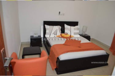 Très Bel Appartement meublé salon orange - Douala Ndogbong 5