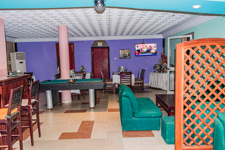 HOTEL LE CHATEAU 4