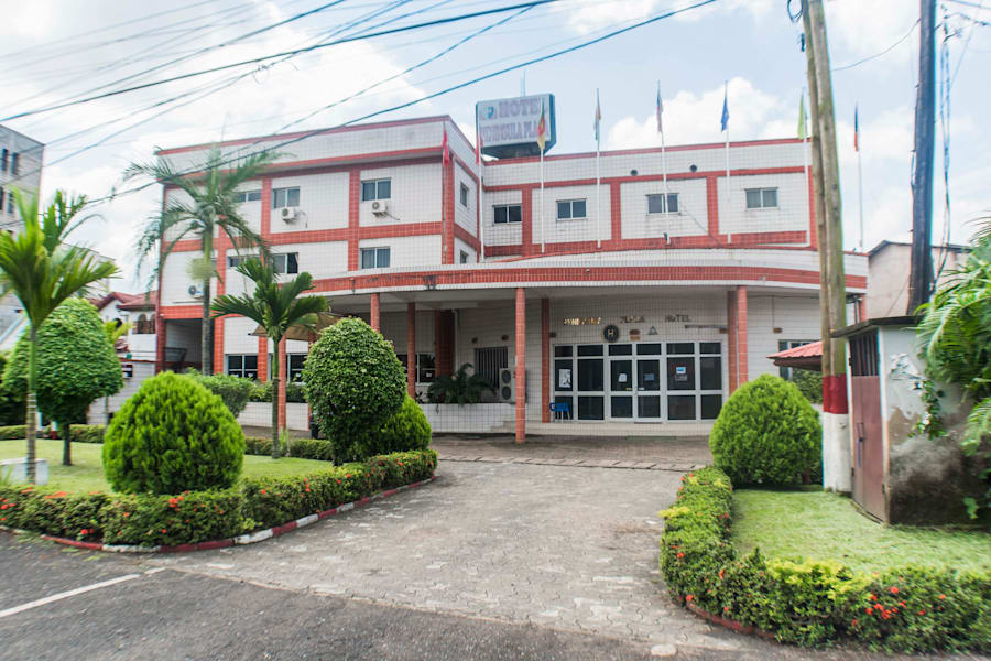 PENINSULA HOTEL SARL 1