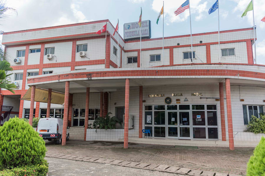 PENINSULA HOTEL SARL 3