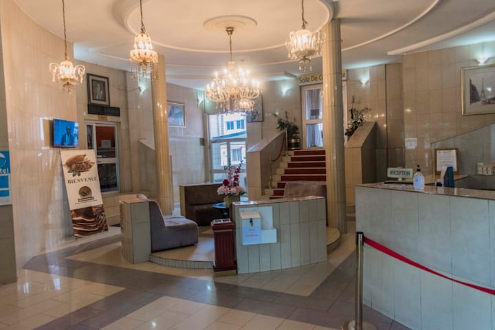 PENINSULA HOTEL SARL 28