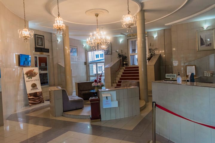 PENINSULA HOTEL SARL 29