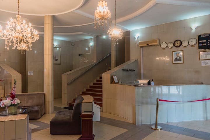 PENINSULA HOTEL SARL 31
