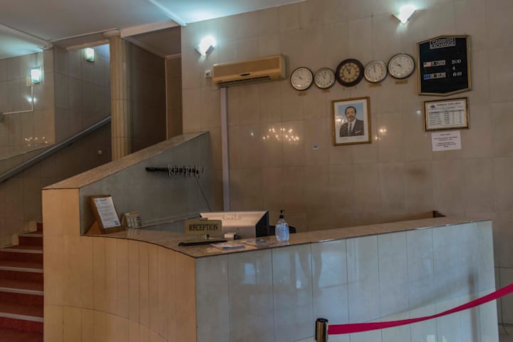 PENINSULA HOTEL SARL 33