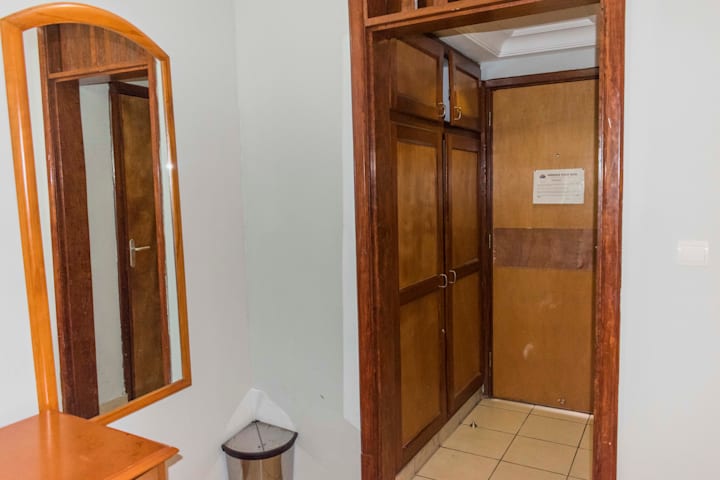 PENINSULA HOTEL SARL 54