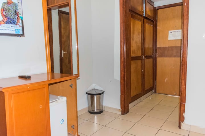 PENINSULA HOTEL SARL 55