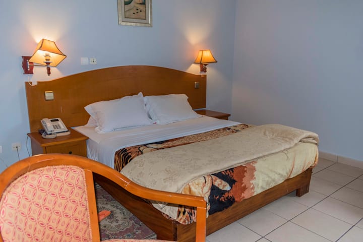 PENINSULA HOTEL SARL 59