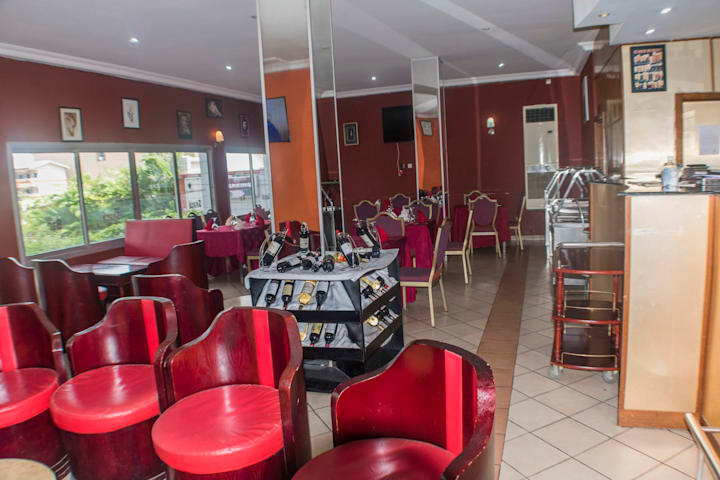 PENINSULA HOTEL SARL 13